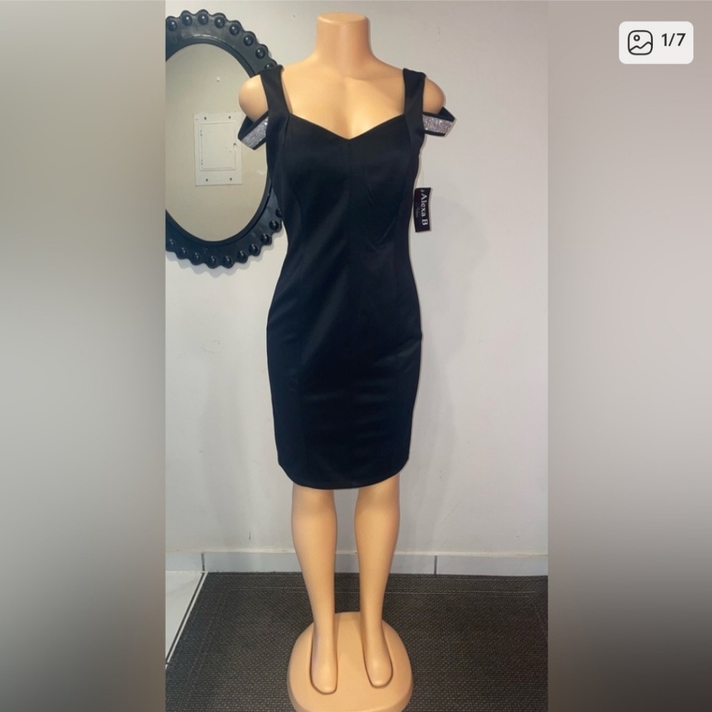 NWT Black Dress Whit Open Shoulders  And Silver Bright Straps Size 8